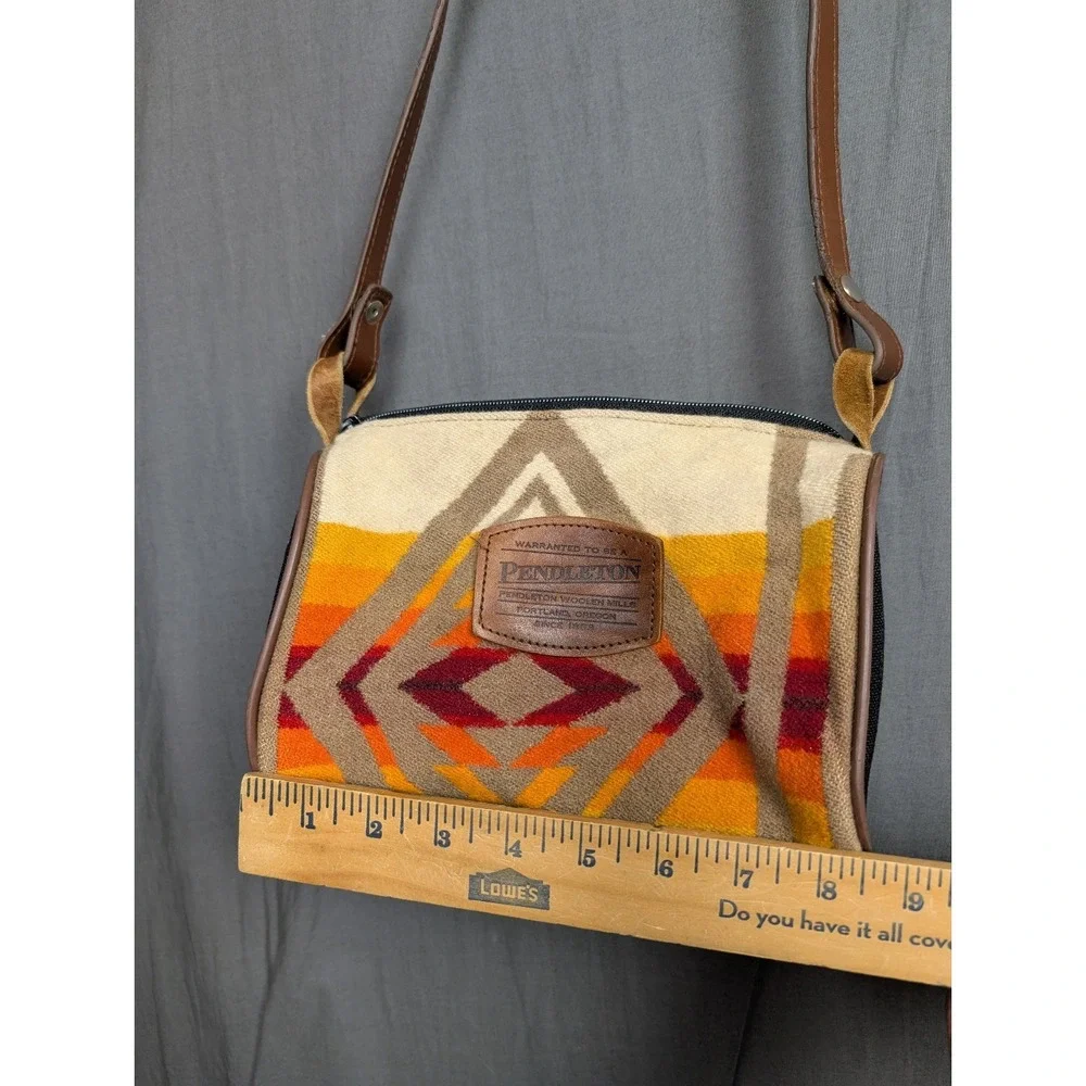 Pendleton Wool Crossbody Purse Bag Barrel Aztec Southwest leather Strap - Picture 2 of 11